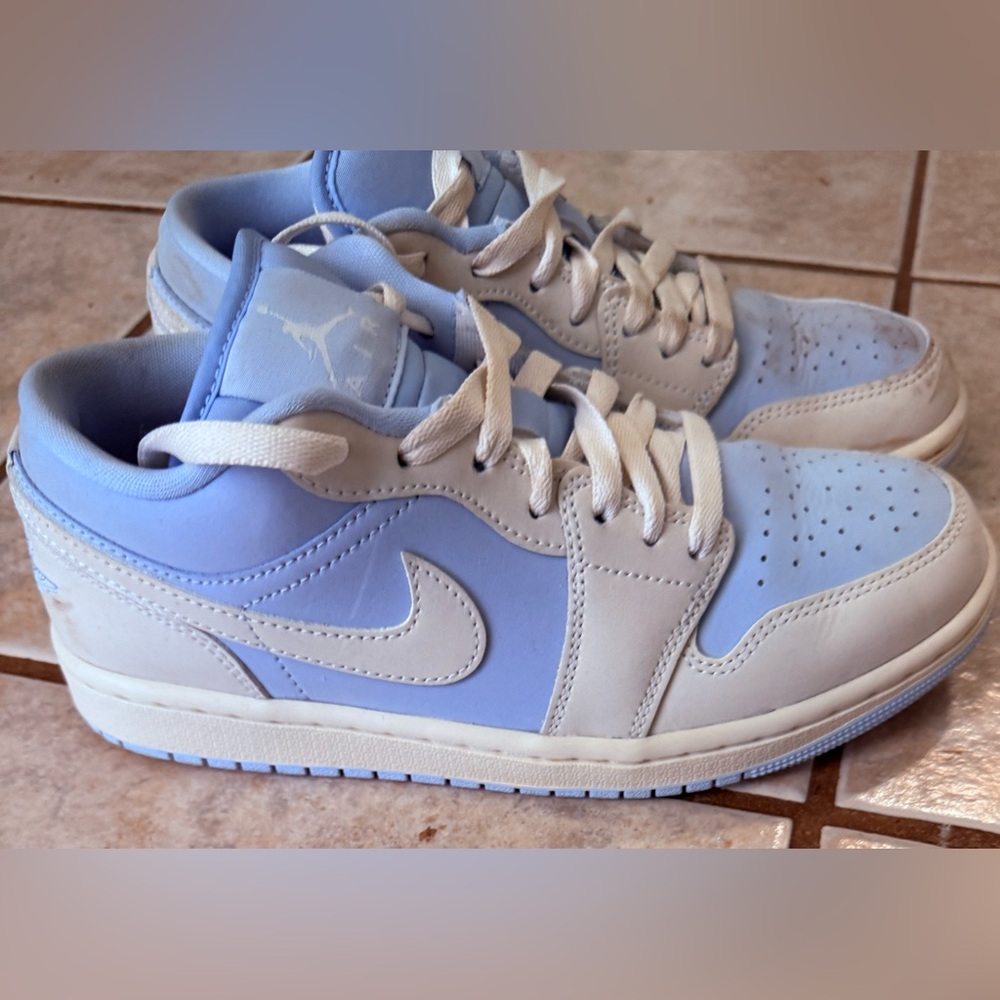 Nike Women's Sneakers in Light Blue and Cream